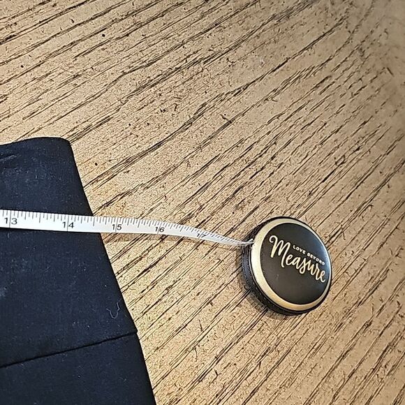 Black mid length pleated skirt size 2 Tahari - Picture 5 of 7